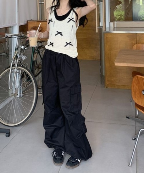 Vipoa(ヴィポア)の「レイヤードリボンタンクニット(ベスト・レディース・ブラック/ホワイト・FREE)」の7枚目の写真