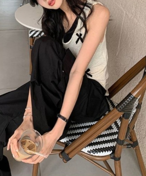 Vipoa(ヴィポア)の「レイヤードリボンタンクニット(ベスト・レディース・ブラック/ホワイト・FREE)」の8枚目の写真