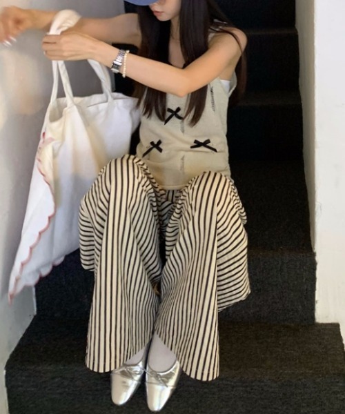 Vipoa(ヴィポア)の「レイヤードリボンタンクニット(ベスト・レディース・ブラック/ホワイト・FREE)」の13枚目の写真