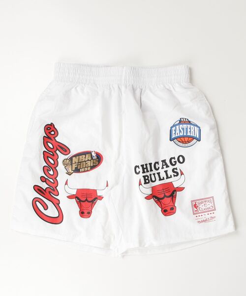 Mitchell&Ness（ミッチェル&ネス）の「Mitchell&Ness/ミッチェル&ネス Overtime Nylon Shorts ナイロンショーツ NBA レイカーズ ブルズ 総柄（その他パンツ・メンズ・ホワイト系1/ホワイト系2・M/XL）」の1枚目の写真