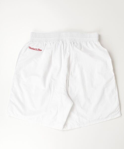 Mitchell&Ness（ミッチェル&ネス）の「Mitchell&Ness/ミッチェル&ネス Overtime Nylon Shorts ナイロンショーツ NBA レイカーズ ブルズ 総柄（その他パンツ・メンズ・ホワイト系1/ホワイト系2・M/XL）」の3枚目の写真