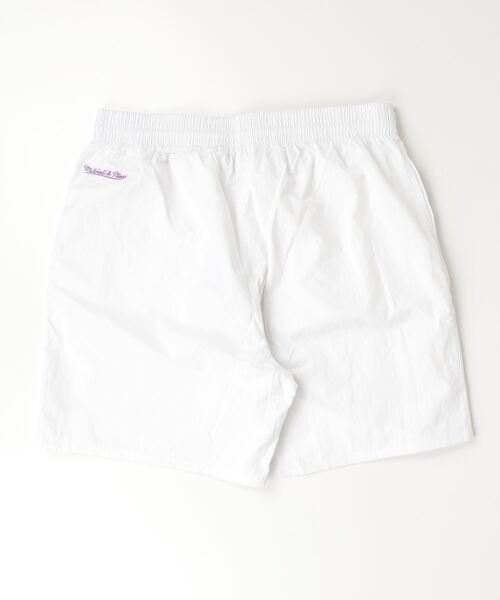 Mitchell&Ness（ミッチェル&ネス）の「Mitchell&Ness/ミッチェル&ネス Overtime Nylon Shorts ナイロンショーツ NBA レイカーズ ブルズ 総柄（その他パンツ・メンズ・ホワイト系1/ホワイト系2・M/XL）」の4枚目の写真
