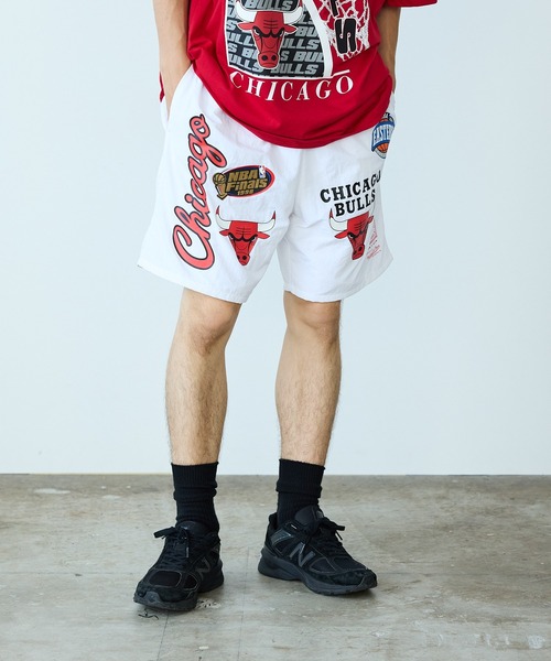 Mitchell&Ness（ミッチェル&ネス）の「Mitchell&Ness/ミッチェル&ネス Overtime Nylon Shorts ナイロンショーツ NBA レイカーズ ブルズ 総柄（その他パンツ・メンズ・ホワイト系1/ホワイト系2・M/XL）」の13枚目の写真