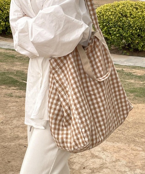 VIBGYOR（ヴィブジョー）の「Liaa/大容量 リバーシブル ギンガムチェックトートバッグ A18259（トートバッグ・レディース・ベージュ/ブラック/ピンク/ブルー・FREE）」の7枚目の写真
