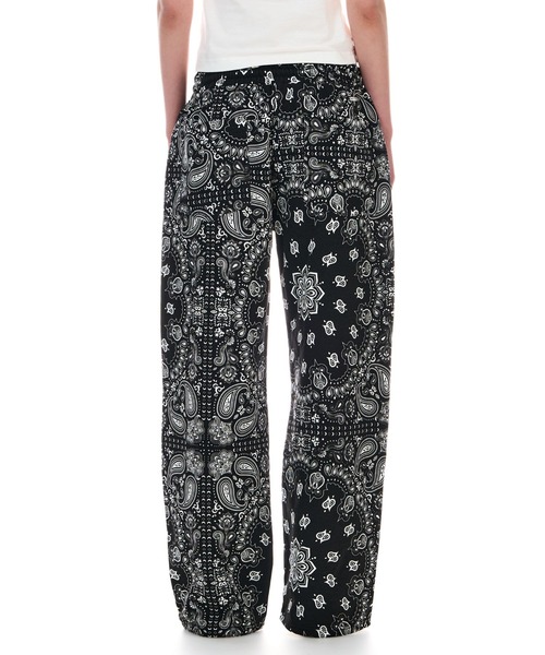 BEEDEN（ビーデン）の「PAISLAY PRINT LOOSE SWEAT PANTS（その他パンツ・レディース・ブラック・SMALL/MEDIUM）」の10枚目の写真