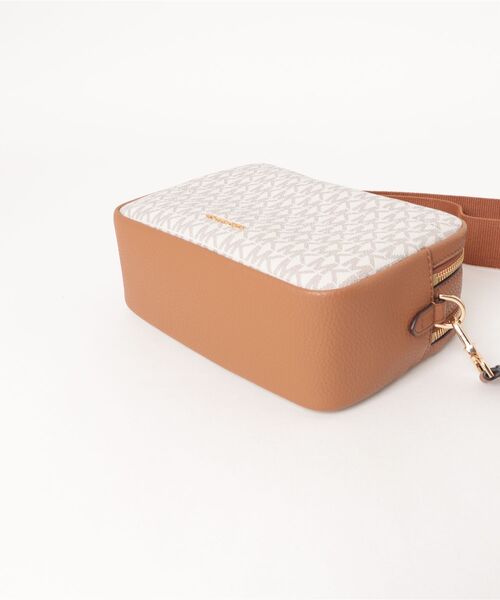 MICHAEL KORS（マイケルコース）の「BRYANT カメラバッグ ミディアム - MKシグネチャー（ショルダーバッグ・レディース・ホワイト系その他・FREE）」の8枚目の写真