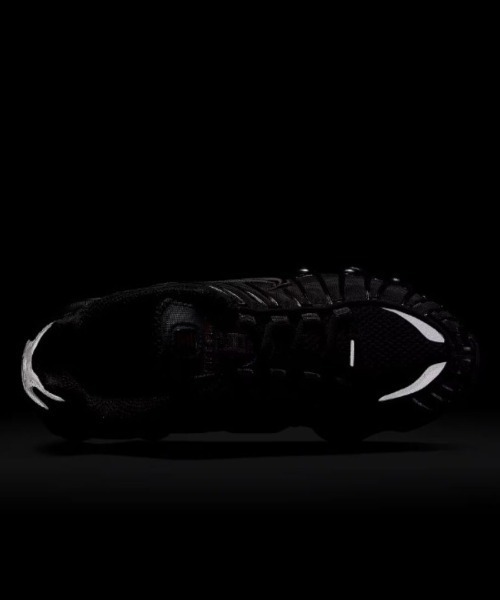 NIKE(ナイキ)の「NIKE(ナイキ)SHOX TL W ナイキ ショックス TL ユニセックス(スニーカー・レディース・ブラック・23/24/25/26/27/28)」の3枚目の写真