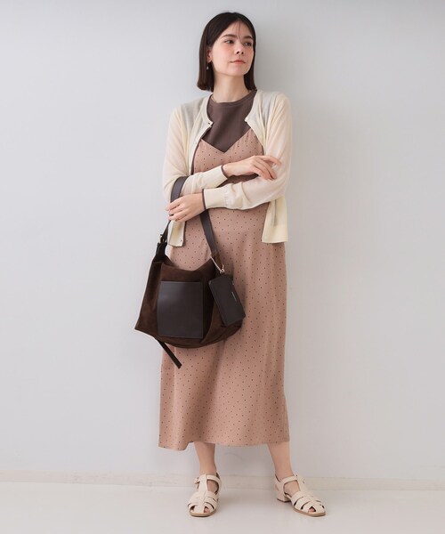 OPAQUE.CLIP(オペークドットクリップ)の「【2WAY/A4サイズ対応】ポーチ付きフェイクスエードショルダーバッグ(ショルダーバッグ・レディース・グレー/ブラウン系その他・00)」の4枚目の写真