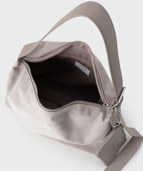 OPAQUE.CLIP(オペークドットクリップ)の「【2WAY/A4サイズ対応】ポーチ付きフェイクスエードショルダーバッグ(ショルダーバッグ・レディース・グレー/ブラウン系その他・00)」の12枚目の写真