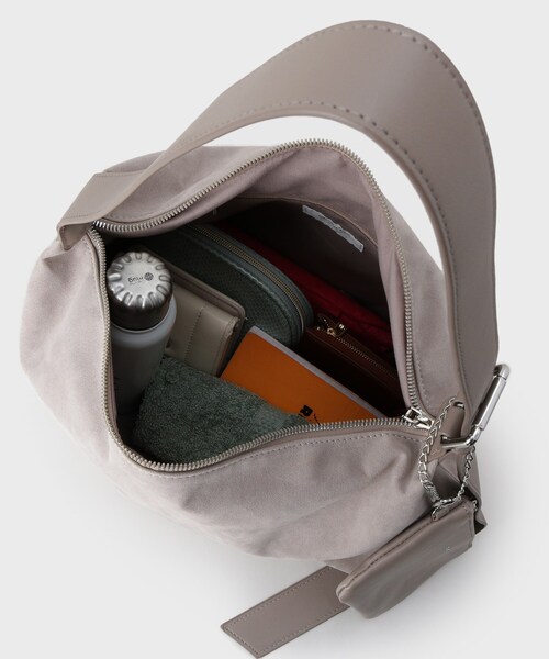 OPAQUE.CLIP(オペークドットクリップ)の「【2WAY/A4サイズ対応】ポーチ付きフェイクスエードショルダーバッグ(ショルダーバッグ・レディース・グレー/ブラウン系その他・00)」の14枚目の写真