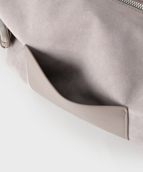 OPAQUE.CLIP(オペークドットクリップ)の「【2WAY/A4サイズ対応】ポーチ付きフェイクスエードショルダーバッグ(ショルダーバッグ・レディース・グレー/ブラウン系その他・00)」の17枚目の写真