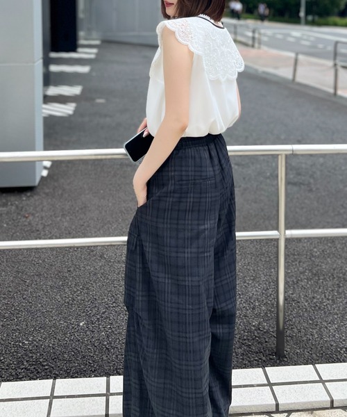 SNIDEL(スナイデル)の「ワイドデザインパンツ(その他パンツ・レディース・ネイビー/ブラウン/グレー/ライトベージュ/ライトピンク・0/1)」の8枚目の写真