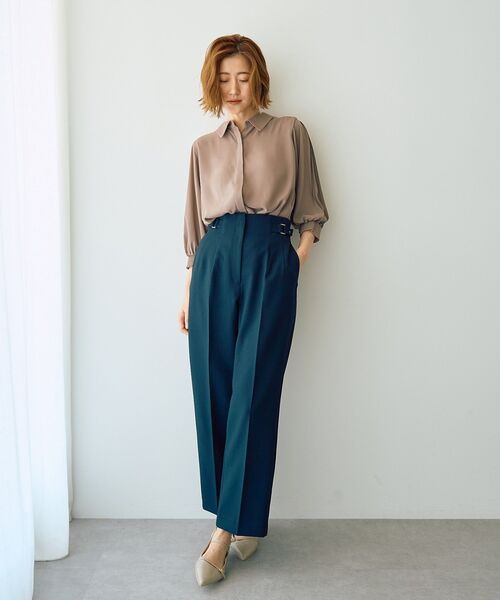 YECCA VECCA(イェッカヴェッカ)の「サイドベルテッドパンツ(スラックス・レディース・アイボリー/グリーン/ベージュ/ネイビー・M-L/S/M)」の1枚目の写真