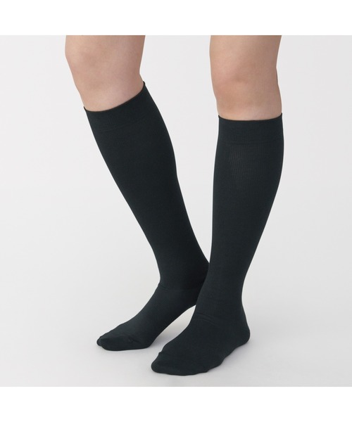 無印良品（ムジルシリョウヒン）の「婦人　足なり直角　むくみを防ぐ　着圧ハイソックス　※一般医療機器（ソックス/靴下・レディース・オフホワイト/グレー/ブラック/ダークネイビー・23-25cm）」の6枚目の写真
