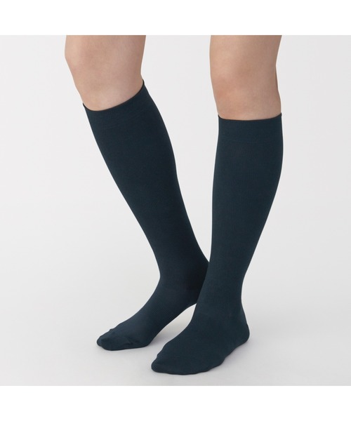 無印良品（ムジルシリョウヒン）の「婦人　足なり直角　むくみを防ぐ　着圧ハイソックス　※一般医療機器（ソックス/靴下・レディース・オフホワイト/グレー/ブラック/ダークネイビー・23-25cm）」の9枚目の写真