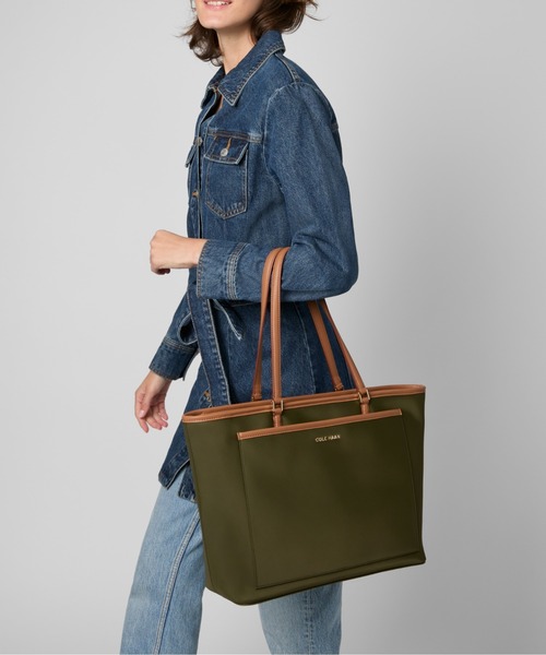 COLE HAAN（コールハーン）の「ザエリーゼナイロントート womens（トートバッグ・レディース・グリーン・OSFA）」の2枚目の写真