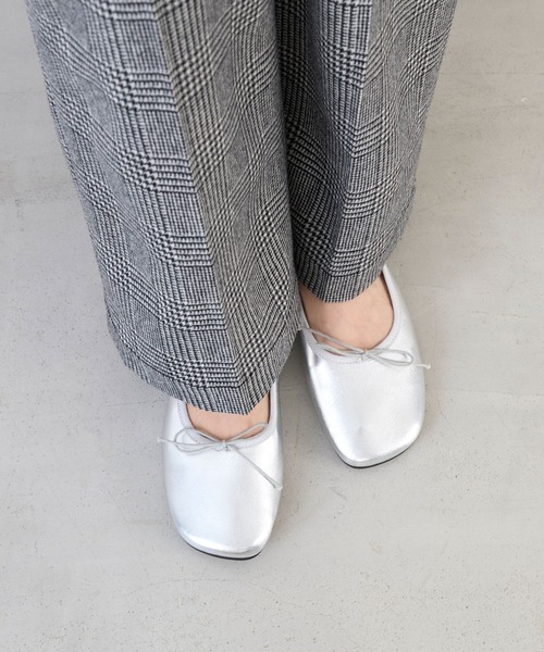 REMME（レメ）の「【REMME】スムーススクエアバレエシューズ（バレエシューズ・レディース・シルバー・36/37）」の3枚目の写真