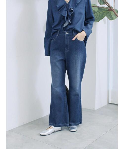 Samansa Mos2 blue(サマンサモスモスブルー)の「【ECO DENIM 】 フレアパンツ(その他パンツ・レディース・ブルー/チャコールグレー/ネイビー・F)」の7枚目の写真