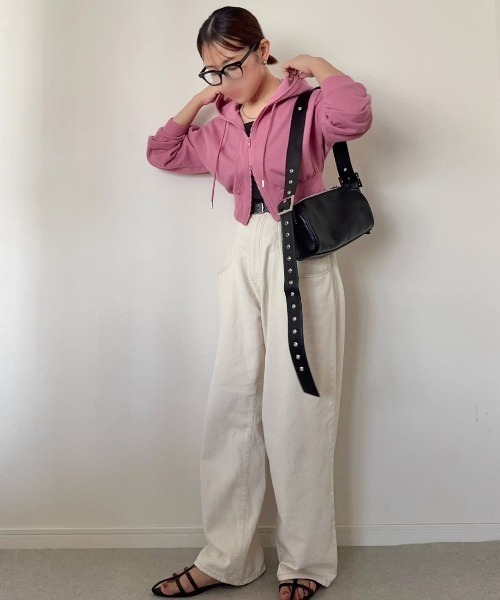 Belle Cie(ベルシー)の「抜け感×上品さの絶妙 ショート丈 ジップパーカー レディース 短丈 スウェット フード付き 長袖 クロップド丈 羽織り(パーカー・レディース・ピンク/ホワイト/チャコールグレー/グレー/ブラック・FREE)」の7枚目の写真