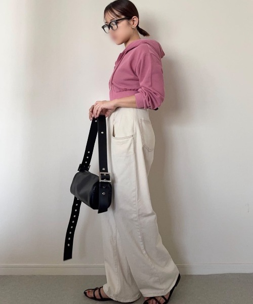 Belle Cie(ベルシー)の「抜け感×上品さの絶妙 ショート丈 ジップパーカー レディース 短丈 スウェット フード付き 長袖 クロップド丈 羽織り(パーカー・レディース・ピンク/ホワイト/チャコールグレー/グレー/ブラック・FREE)」の8枚目の写真
