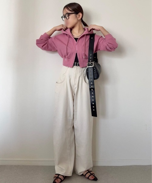Belle Cie(ベルシー)の「抜け感×上品さの絶妙 ショート丈 ジップパーカー レディース 短丈 スウェット フード付き 長袖 クロップド丈 羽織り(パーカー・レディース・ピンク/ホワイト/チャコールグレー/グレー/ブラック・FREE)」の9枚目の写真