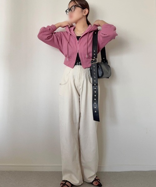 Belle Cie(ベルシー)の「抜け感×上品さの絶妙 ショート丈 ジップパーカー レディース 短丈 スウェット フード付き 長袖 クロップド丈 羽織り(パーカー・レディース・ピンク/ホワイト/チャコールグレー/グレー/ブラック・FREE)」の10枚目の写真
