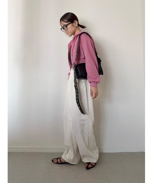 Belle Cie(ベルシー)の「抜け感×上品さの絶妙 ショート丈 ジップパーカー レディース 短丈 スウェット フード付き 長袖 クロップド丈 羽織り(パーカー・レディース・ピンク/ホワイト/チャコールグレー/グレー/ブラック・FREE)」の11枚目の写真