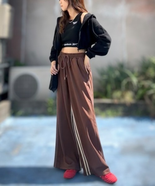 Belle Cie(ベルシー)の「抜け感×上品さの絶妙 ショート丈 ジップパーカー レディース 短丈 スウェット フード付き 長袖 クロップド丈 羽織り(パーカー・レディース・ピンク/ホワイト/チャコールグレー/グレー/ブラック・FREE)」の14枚目の写真