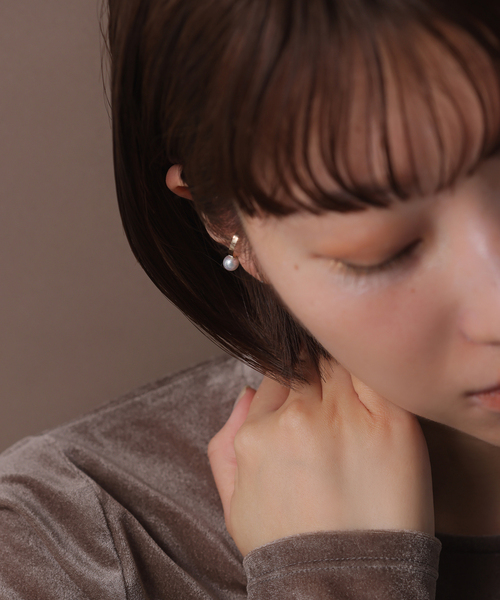 Lilas(リラ)の「6mmパールフープカフイヤリング K10(片耳)(イヤリング・レディース・ゴールド・FREE)」の2枚目の写真