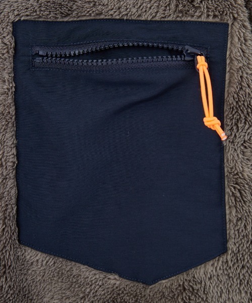 UNIVERSAL OVERALL（ユニバーサルオーバーオール）の「[UNIVERSAL OVERALL/ユニバーサルオーバーオール] 別注 ボアフリース ボンバージャケット（ブルゾン・レディース・ブラック/チャコールグレー・M/L/XL）」の20枚目の写真