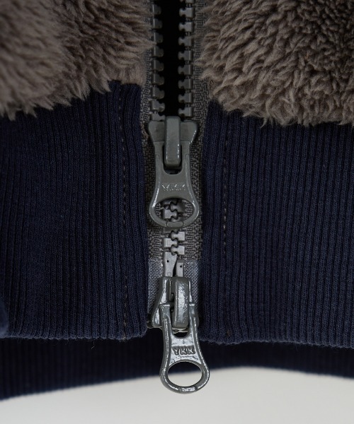 UNIVERSAL OVERALL（ユニバーサルオーバーオール）の「[UNIVERSAL OVERALL/ユニバーサルオーバーオール] 別注 ボアフリース ボンバージャケット（ブルゾン・レディース・ブラック/チャコールグレー・M/L/XL）」の22枚目の写真