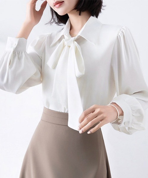 ONEP STAR(ワンピスター)の「タイデザイン×ギャザー袖ブラウス(シャツ/ブラウス・レディース・ホワイト/ブラック/ブルー・MEDIUM/LARGE/X-LARGE)」の1枚目の写真