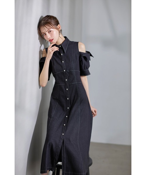 tocco closet(トッコ クローゼット)の「ステッチ入りオープンショルダーバックレースアップデニムシャツワンピース(ワンピース・レディース・インディゴブルー/ブラック・M)」の2枚目の写真
