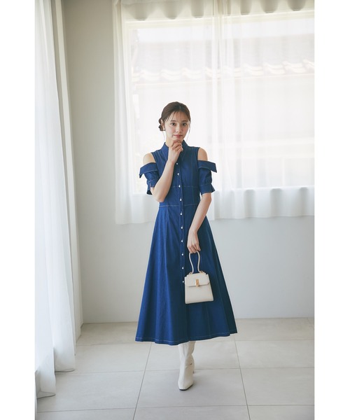 tocco closet(トッコ クローゼット)の「ステッチ入りオープンショルダーバックレースアップデニムシャツワンピース(ワンピース・レディース・インディゴブルー/ブラック・M)」の6枚目の写真
