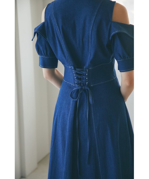tocco closet(トッコ クローゼット)の「ステッチ入りオープンショルダーバックレースアップデニムシャツワンピース(ワンピース・レディース・インディゴブルー/ブラック・M)」の10枚目の写真