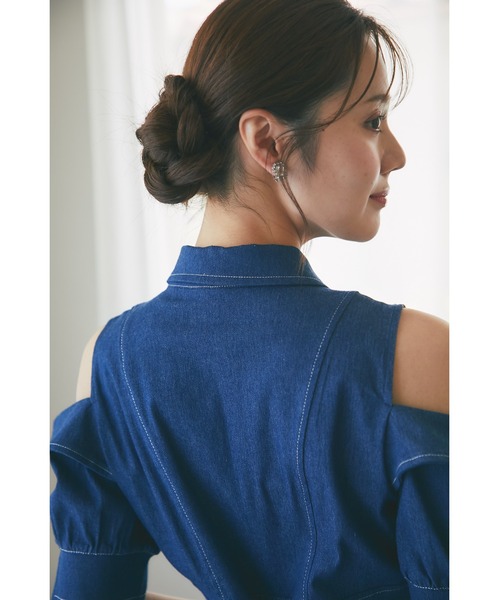tocco closet(トッコ クローゼット)の「ステッチ入りオープンショルダーバックレースアップデニムシャツワンピース(ワンピース・レディース・インディゴブルー/ブラック・M)」の11枚目の写真
