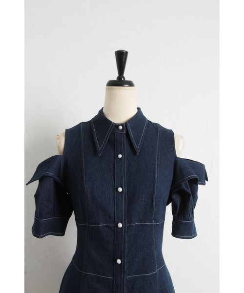 tocco closet(トッコ クローゼット)の「ステッチ入りオープンショルダーバックレースアップデニムシャツワンピース(ワンピース・レディース・インディゴブルー/ブラック・M)」の18枚目の写真