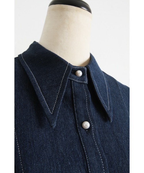 tocco closet(トッコ クローゼット)の「ステッチ入りオープンショルダーバックレースアップデニムシャツワンピース(ワンピース・レディース・インディゴブルー/ブラック・M)」の19枚目の写真