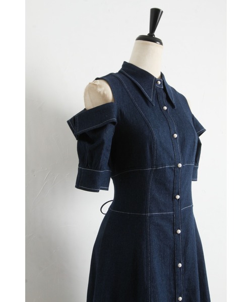 tocco closet(トッコ クローゼット)の「ステッチ入りオープンショルダーバックレースアップデニムシャツワンピース(ワンピース・レディース・インディゴブルー/ブラック・M)」の20枚目の写真