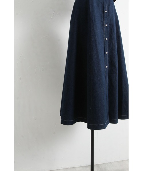 tocco closet(トッコ クローゼット)の「ステッチ入りオープンショルダーバックレースアップデニムシャツワンピース(ワンピース・レディース・インディゴブルー/ブラック・M)」の21枚目の写真