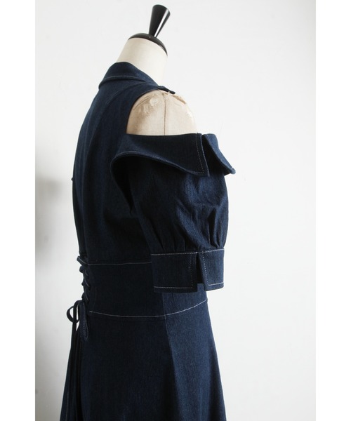 tocco closet(トッコ クローゼット)の「ステッチ入りオープンショルダーバックレースアップデニムシャツワンピース(ワンピース・レディース・インディゴブルー/ブラック・M)」の22枚目の写真