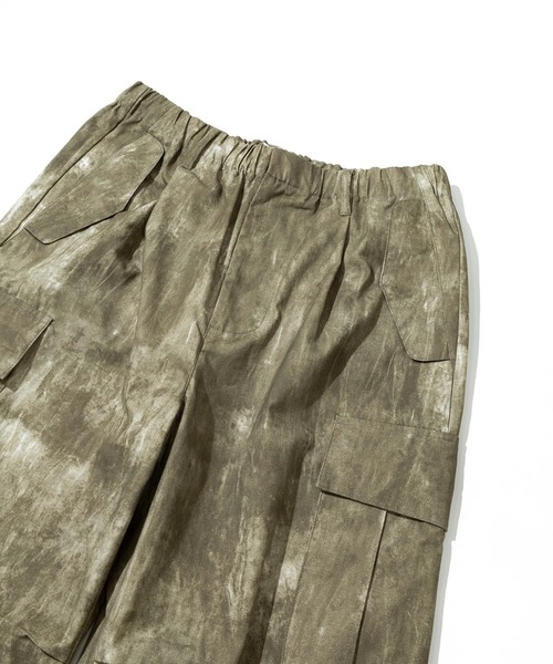 Revo.（レボ）の「Revo./レヴォ　フェードダイプリント ミリタリーカーゴパンツ（カーゴパンツ・メンズ・カーキ/ブラック/アイボリー・LARGE/MEDIUM）」の4枚目の写真