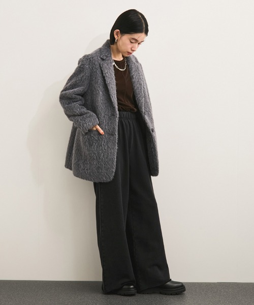 le cercle ADAM ET ROPE'(ルセルクルアダムエロペ)の「パラダイスシャギージャコット(テーラードジャケット・レディース・チャコールグレー/ベージュ系・FREE)」の4枚目の写真