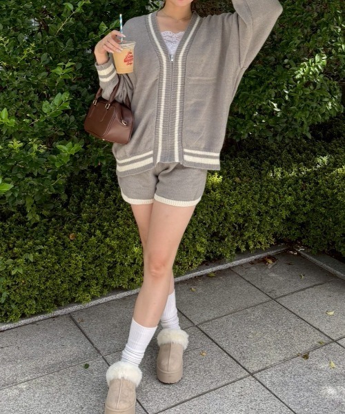 continuer de NICE CLAUP（コンティニューデナイスクラップ）の「【セットアップ】ジップカーデ＆ニットパンツセット（セットアップ・レディース・グレー/アイボリー/ネイビー・FREE）」の16枚目の写真