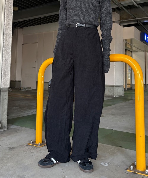 ISOOK（アイスー）の「【ISOOK / アイスー】2wayコーデュロイパンツ / ワイド コクーン バレルレッグ ハイウエスト ウエストゴム アイボリー ブラック ブラウン 白 黒 茶 無地 ZOZOTOWN限定（その他パンツ・レディース・ブラウン/アイボリー/ブラック・FREE）」の3枚目の写真