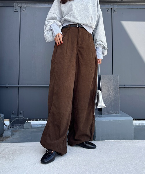 ISOOK（アイスー）の「【ISOOK / アイスー】2wayコーデュロイパンツ / ワイド コクーン バレルレッグ ハイウエスト ウエストゴム アイボリー ブラック ブラウン 白 黒 茶 無地 ZOZOTOWN限定（その他パンツ・レディース・ブラウン/アイボリー/ブラック・FREE）」の14枚目の写真