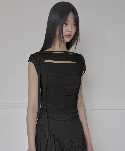 FLAREUP(フレアアップ)の「Asymmetrical Draped Strap Roll-Up T-Shirt (FL-170_Black)(Tシャツ/カットソー・レディース・ブラック・OS)」の19枚目の写真
