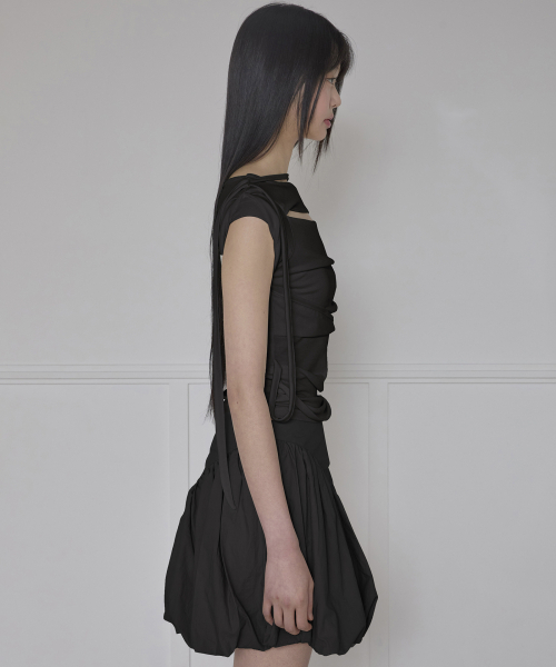 FLAREUP(フレアアップ)の「Asymmetrical Draped Strap Roll-Up T-Shirt (FL-170_Black)(Tシャツ/カットソー・レディース・ブラック・OS)」の20枚目の写真