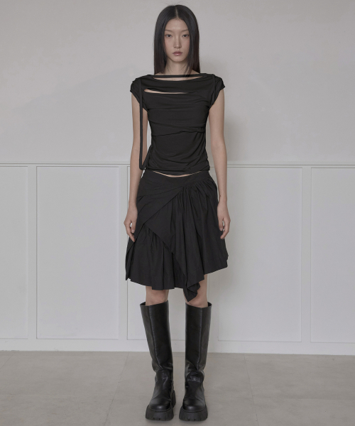 FLAREUP(フレアアップ)の「Asymmetrical Draped Strap Roll-Up T-Shirt (FL-170_Black)(Tシャツ/カットソー・レディース・ブラック・OS)」の22枚目の写真