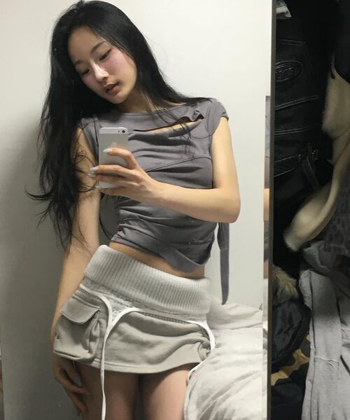 FLAREUP(フレアアップ)の「Asymmetrical Draped Strap Roll-Up T-Shirt (FL-170_Black)(Tシャツ/カットソー・レディース・ブラック・OS)」の8枚目の写真